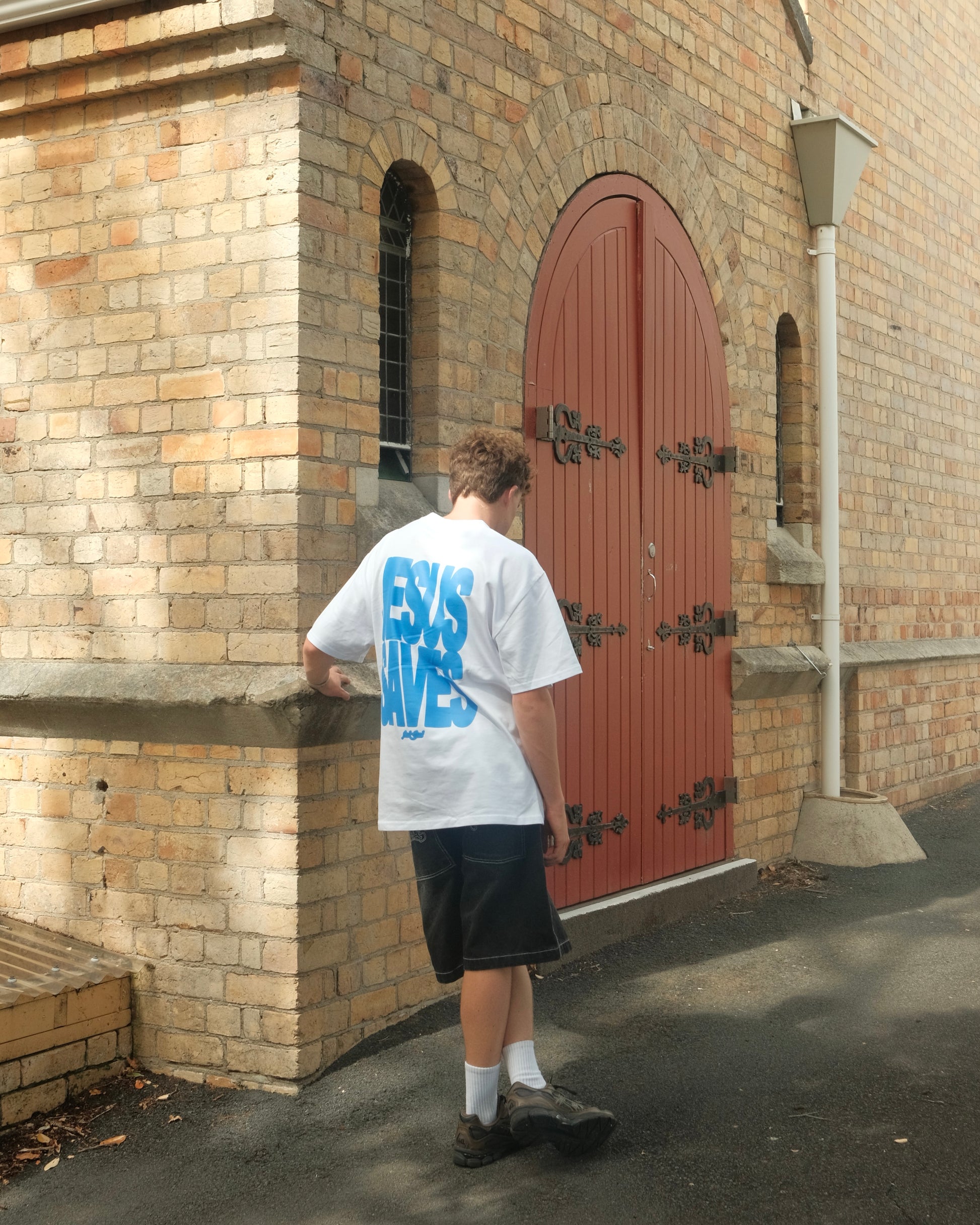 JESUS SAVES TEE - SKY BLUE