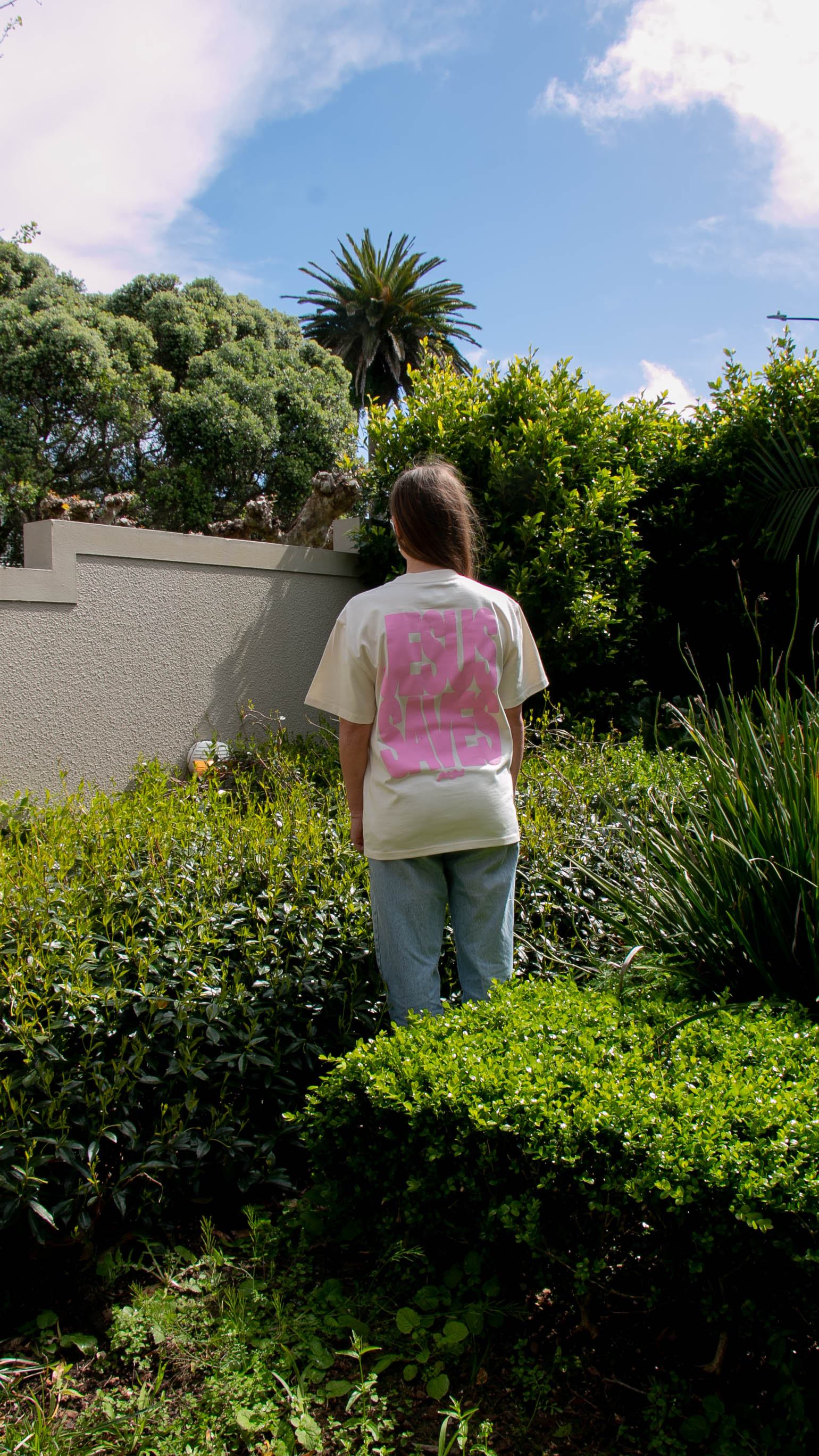 JESUS SAVES TEE - PINK