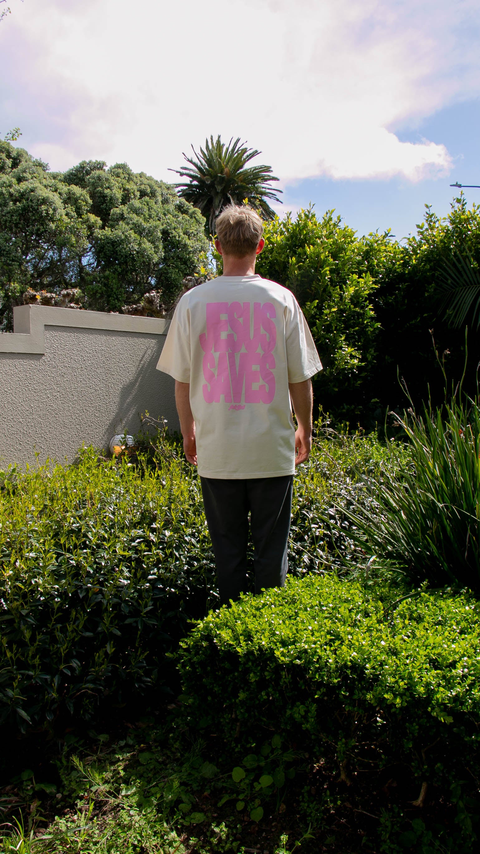 JESUS SAVES TEE - PINK